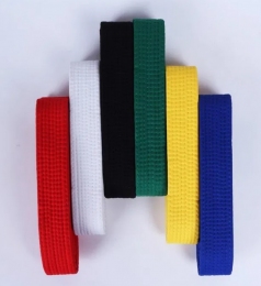 Пояс кольоровий однооборотний без емблем.